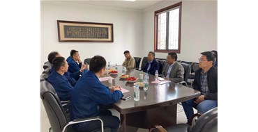 洛陽中重建筑安裝工程有限責(zé)任公司李總等領(lǐng)導(dǎo)一行蒞臨能建公司參觀交流。???????? 